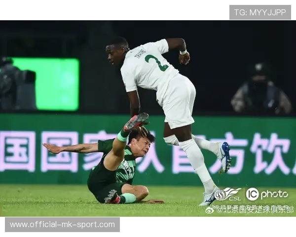 德布劳内前场送出手术刀直塞，助攻福登单刀破门